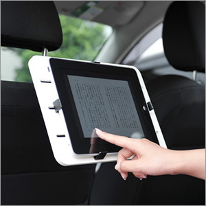 【EEA-IPCM-02　自動車のヘッドレストに取付けて後部座席からiPad（第3世代）が見れる車載iPad（第3世代）テーブル。iPad（第3世代）はきっちり固定できます！】