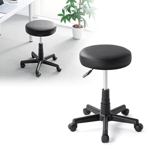 さまざまな場所で使用できるシンプルな形の丸椅子です。座面は汚れがついてもふき取りやすいPUレザー製で厚みのあるクッション座面で長時間でも疲れにくいです。 キャスター付きで自由に移動できます。