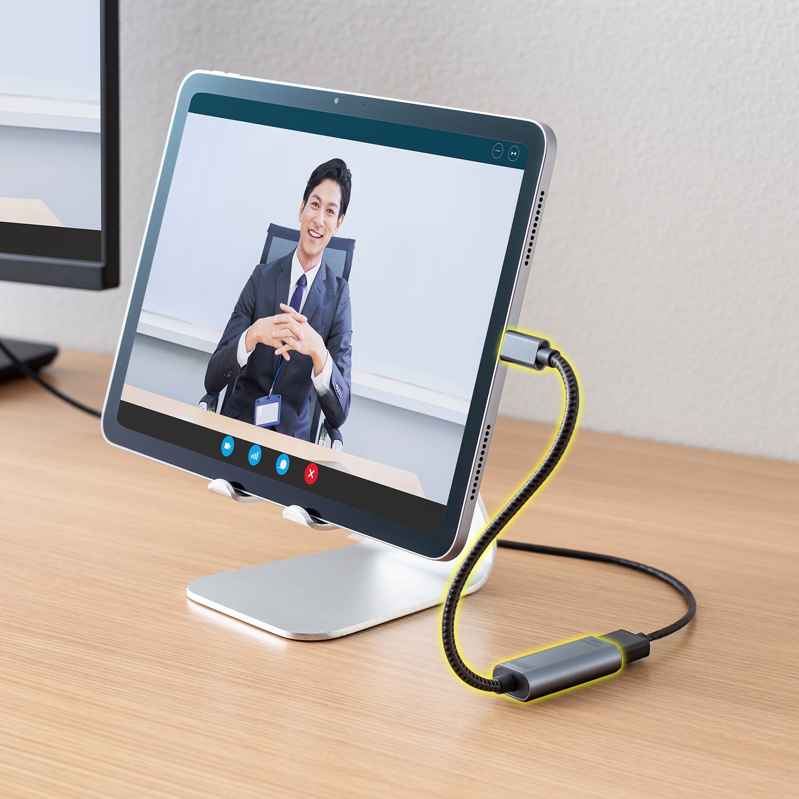 取り回しやすい20cmケーブル