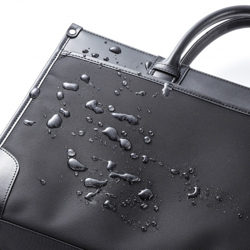 撥水加工素材を採用