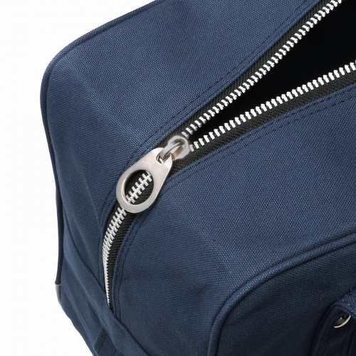 丈夫なYKK製ファスナーを採用