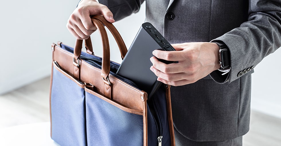 バッグにすっぽり入るコンパクトサイズ