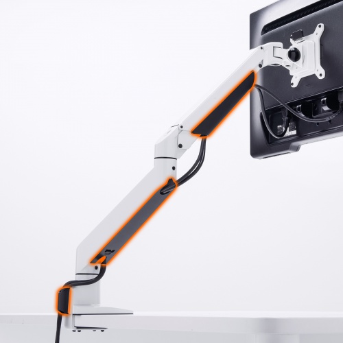 ケーブル受け付きで、スッキリ配線