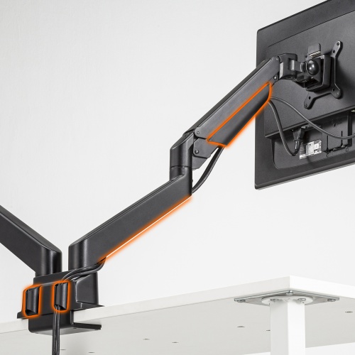 ケーブル受け付きで、スッキリ配線