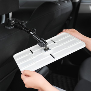 【EEA-IPCM-02　自動車のヘッドレストに取付けて後部座席からiPad（第3世代）が見れる車載iPad（第3世代）テーブル。iPad（第3世代）はきっちり固定できます！】