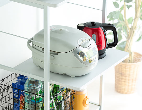 引き出して使えるスライド棚