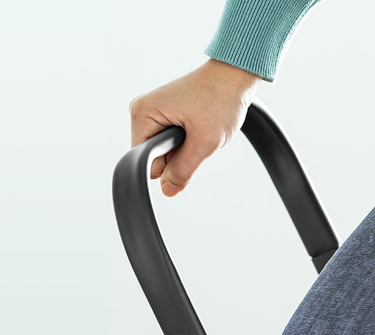 持ち手を掴んで、安定して上り下りできる