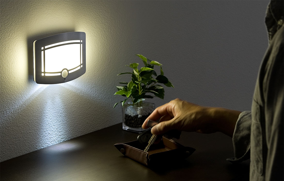 LEDセンサーライト(人感・電池式・室内・デザイン・壁掛け・ステンレス・へアーライン) EEX-LEDSR03A