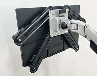 モバイルモニターを取り付け成功！