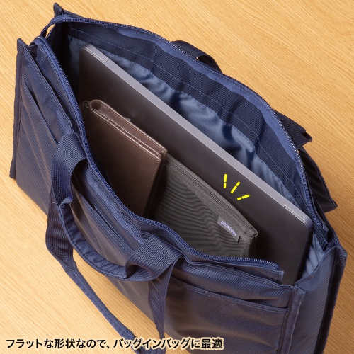 バッグに入れやすいフラット形状