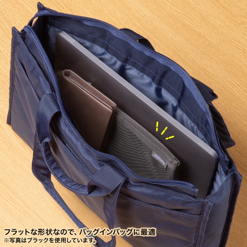 バッグに入れやすいフラット形状