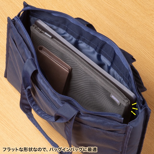 バッグに入れやすいフラット形状