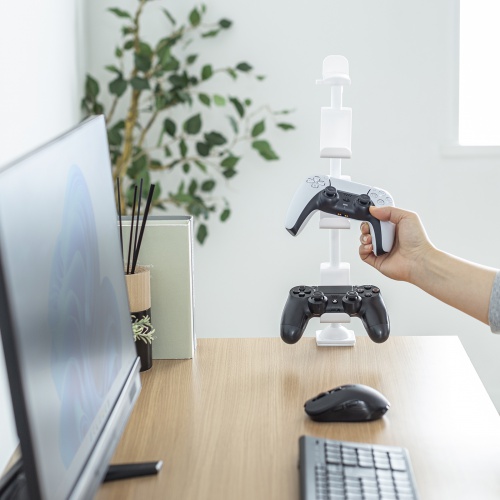 ゲームパッド3個とヘッドホンをスッキリ収納