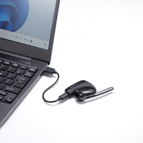 ヘッドセットは付属のUSBケーブルでも充電できる