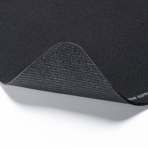 クッション性があってズレにくい、天然ゴムの裏面