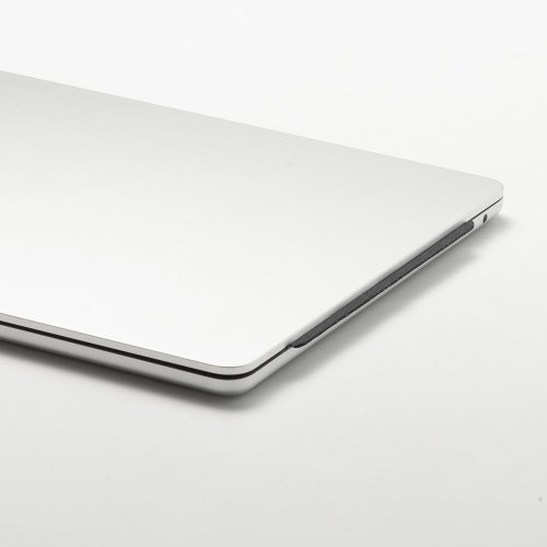 ノートパソコンに挟んで液晶画面の保護に使える