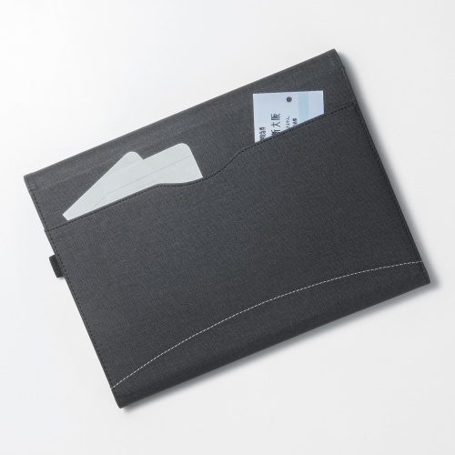 背面に収納ポケット付き