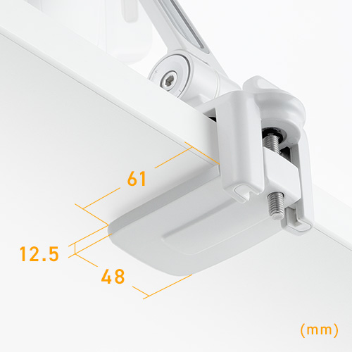 デスクの上を広く使えるクランプ設置