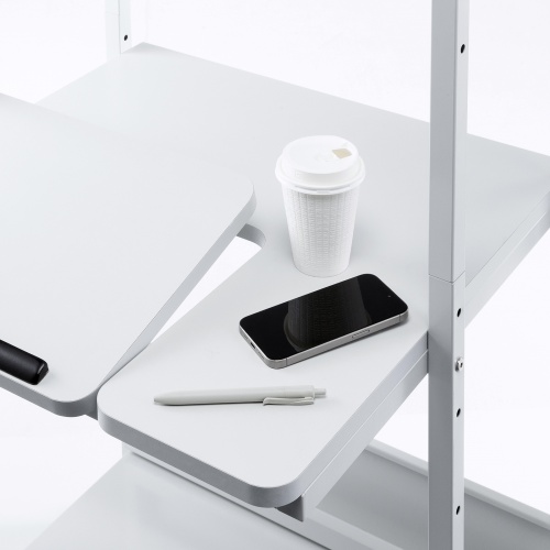 飲み物などを置ける水平天板