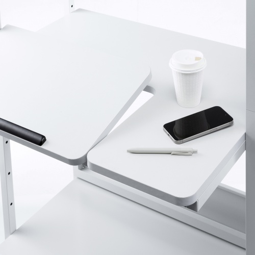 飲み物などを置ける水平天板