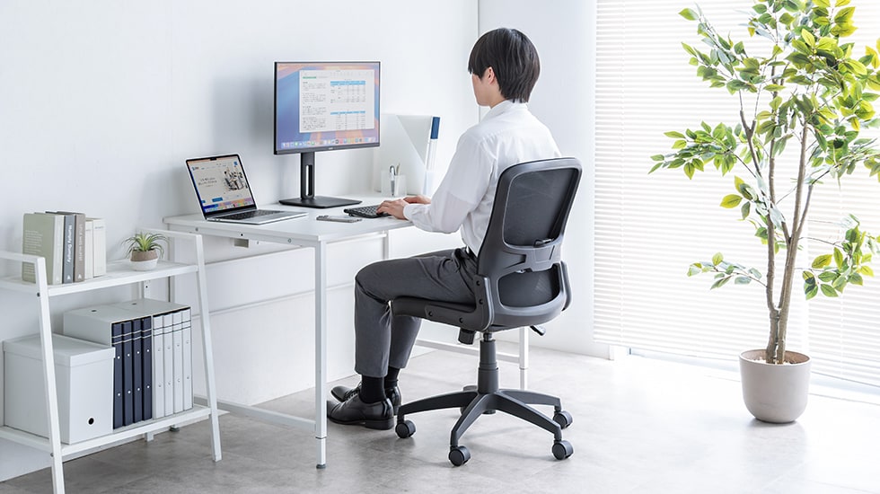 肘掛けがないから省スペース