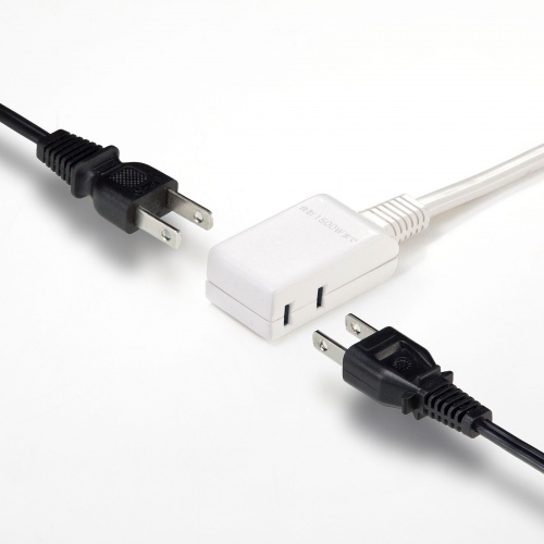 プラグが干渉せず差しやすい