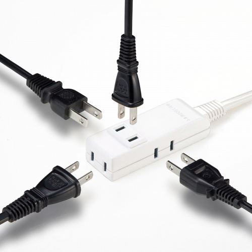 プラグが干渉せず差しやすい