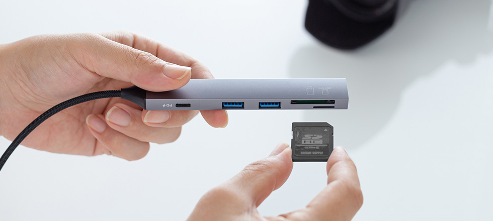 USB A×2、Type-C×1、カードリーダー2種を搭載