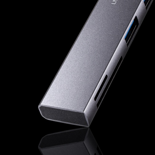 スタイリッシュなアルミ筐体