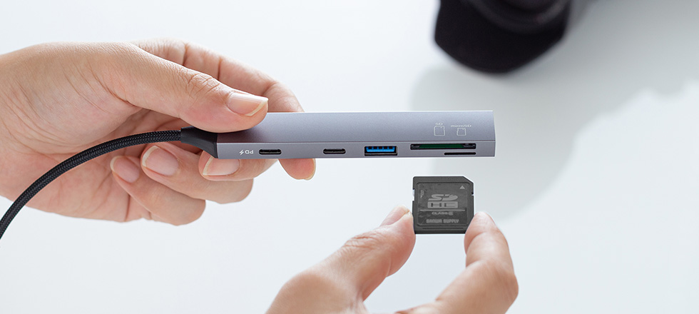 USB A×1、Type-C×2、カードリーダー2種を搭載