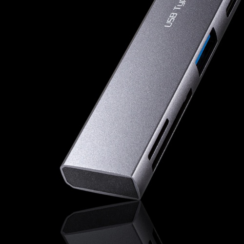 スタイリッシュなアルミ筐体