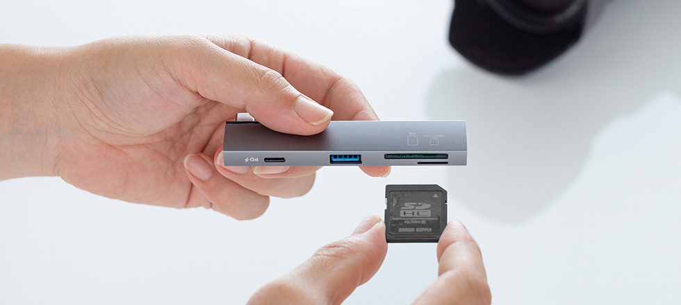 USB A×1、Type-C×1、カードリーダー2種を搭載