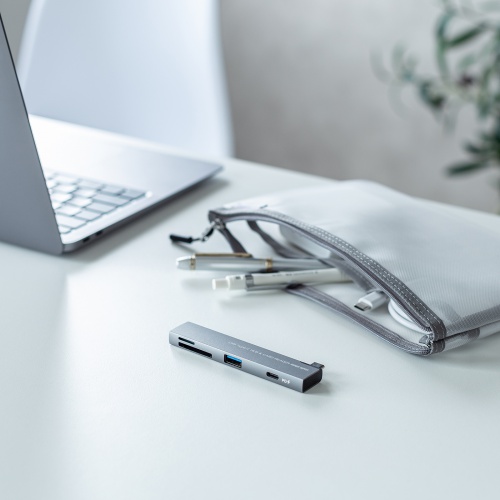 持ち運びやすいスリム設計