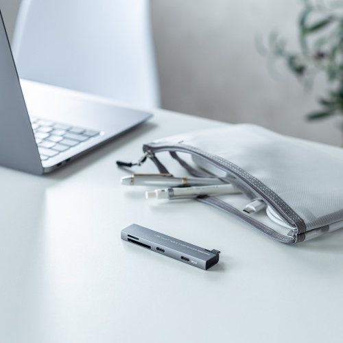 持ち運びやすいスリム設計