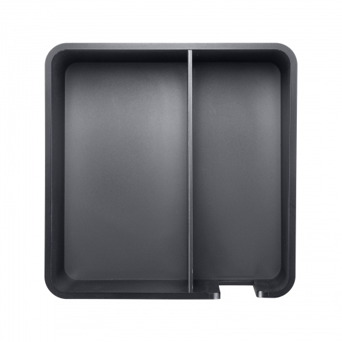 ケーブルなどの保管に便利な仕切りスペース