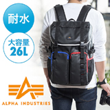 ALPHA INDUSTRIESブランドのオンでもオフでも使える、おしゃれなパソコン対応バックパック。前面に大きな2つのポケットを搭載し、前面に耐水加工/止水ファスナーを搭載した。26リットルの大容量で、通勤/通学にも使用できる、ビジカジのかぶせリュックサック。トリコロール。