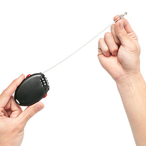 ワイヤーロック（巻き取り式・セキュリティー・ダイヤル錠・盗難防止・3桁・ブラック）SL042BK