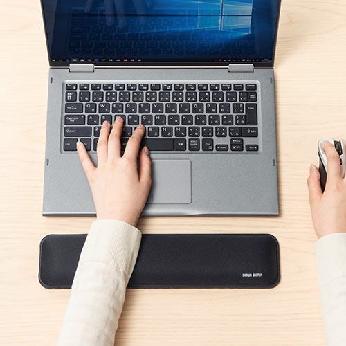 リストレスト コンパクトキーボード ノートパソコン用 手首 腱鞘炎防止 疲労軽減 クッション 幅33cm Ez2 Tok015bk 激安通販のイーサプライ