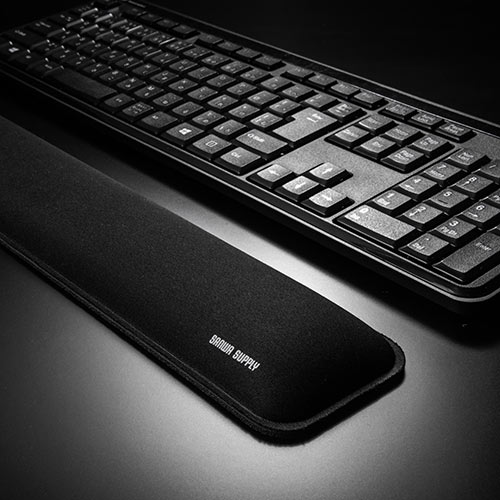 リストレスト コンパクトキーボード ノートパソコン用 手首 腱鞘炎防止 疲労軽減 クッション 幅33cm Ez2 Tok015bk 激安通販のイーサプライ