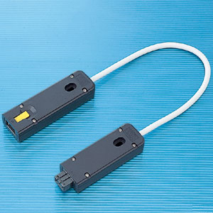 【サンワサプライ】サーバーラック用コンセントバー(TAP-MR7485シリーズ)の15A コンセントバー用延長アダプタ(VCTFコード0.4m コネクタ付) TAP-ME7051T04
