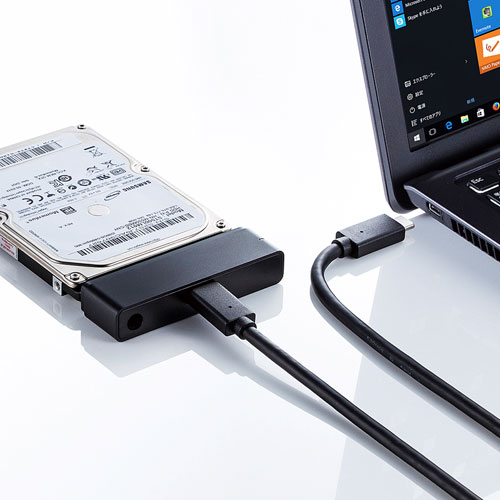 内蔵HDDやSSDをUSB Type-CコネクタのPCに接続できる高速Gen2仕様の変換ケーブル。